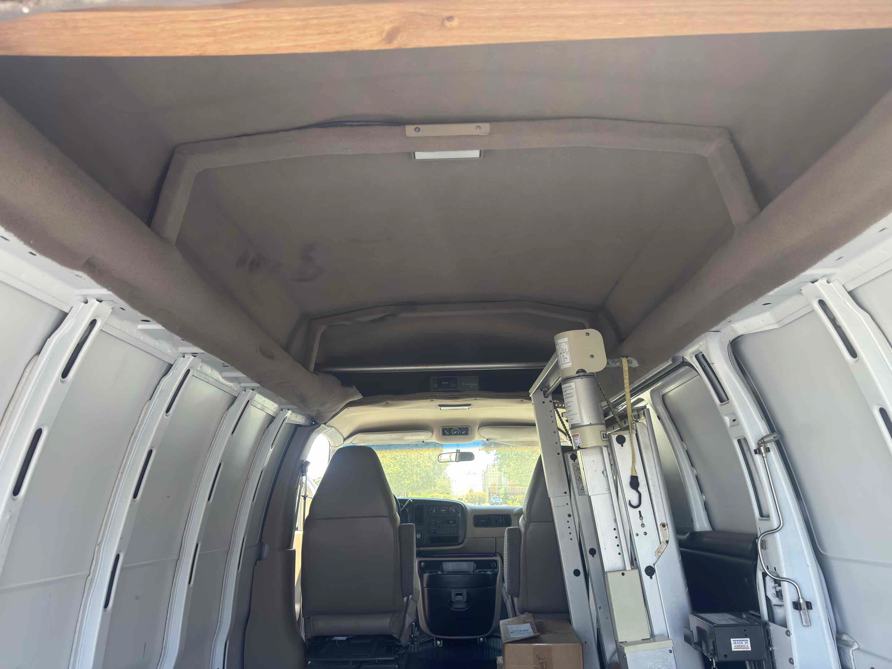 Used 2001 Chevrolet Express 3500 w/ Convenience Pkg 1 RWD image 28