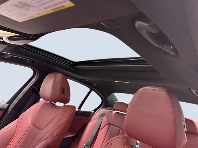 Used 2022 BMW 330e xDrive image 32