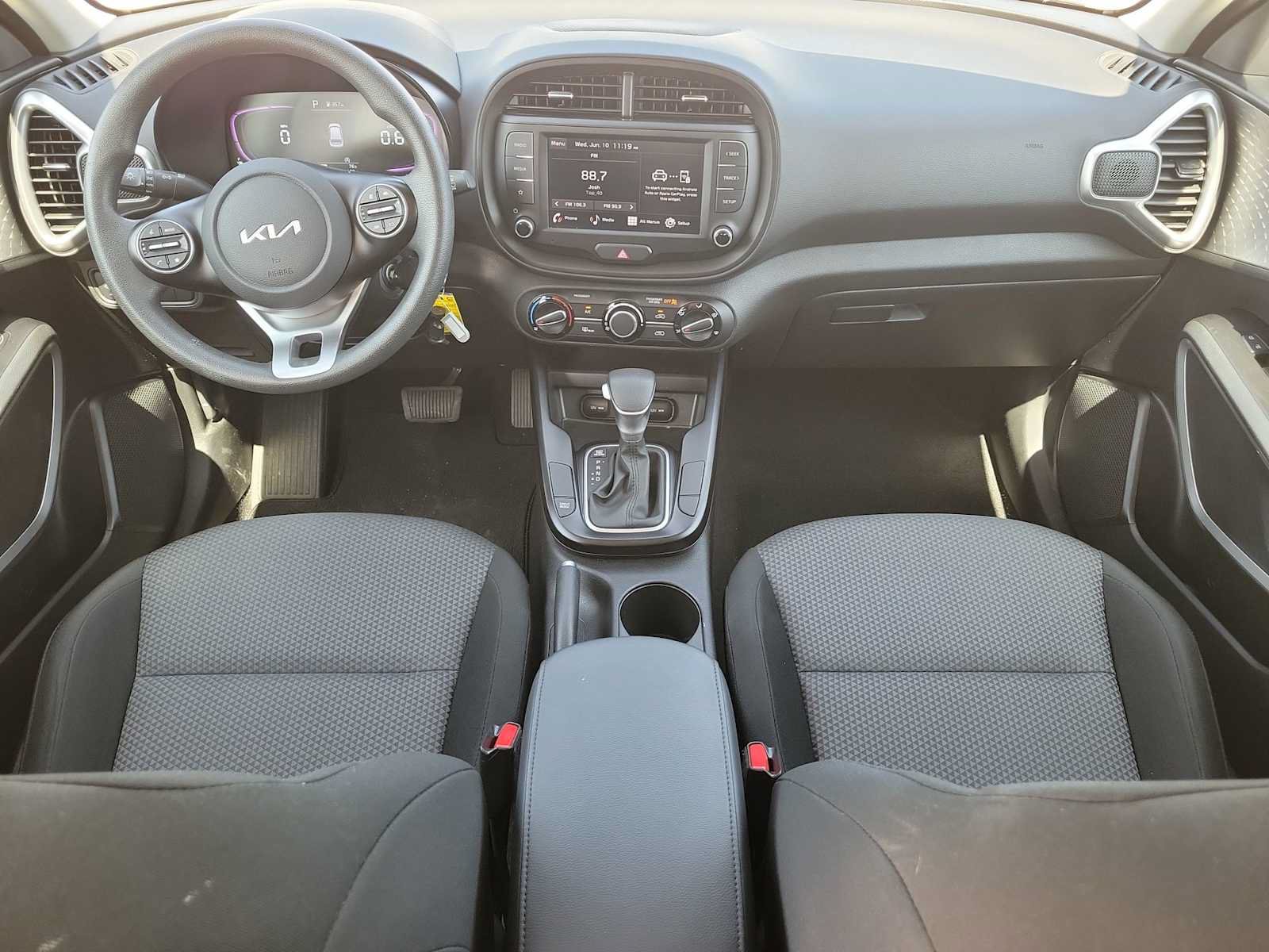 Used 2025 Kia Soul LX w/ LX Technology Package FWD image 13