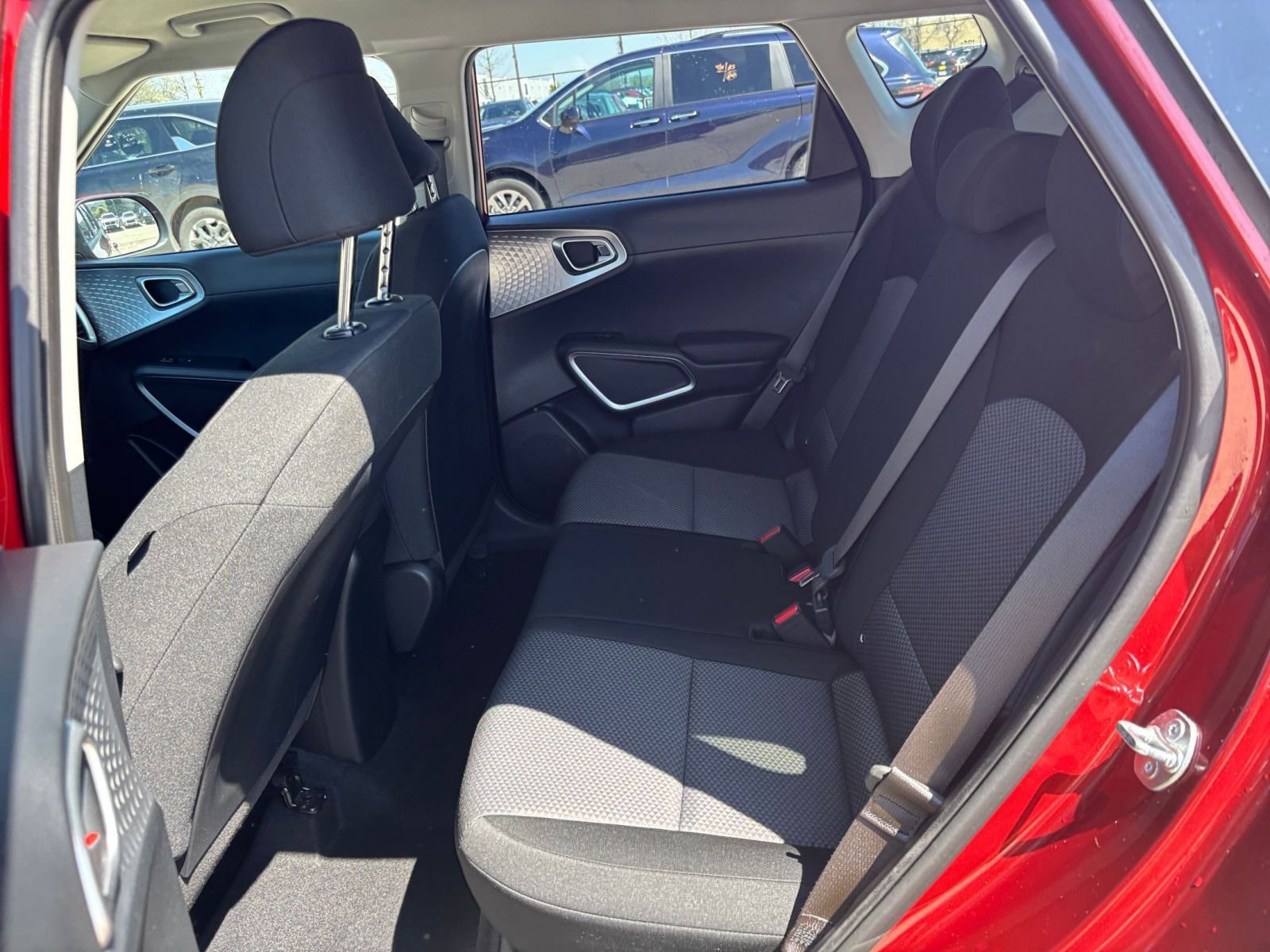 Used 2025 Kia Soul LX w/ LX Technology Package FWD image 23