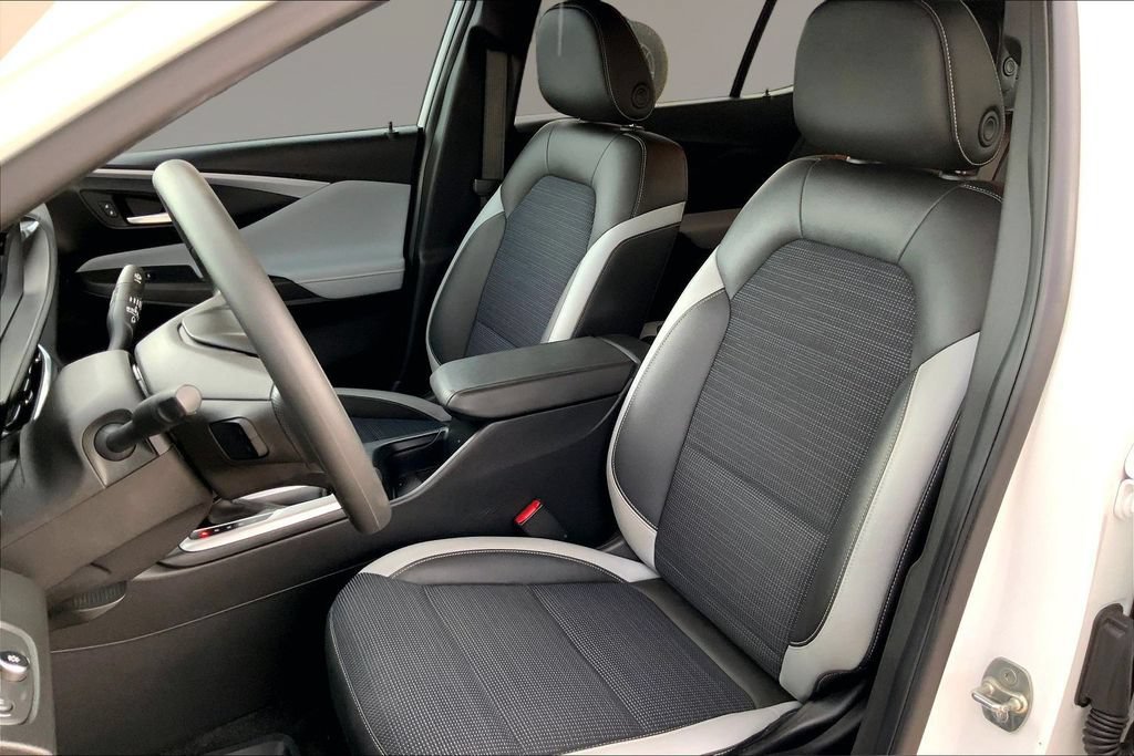 Used 2024 Buick Envista Preferred w/ Advanced Safety Package FWD image 24