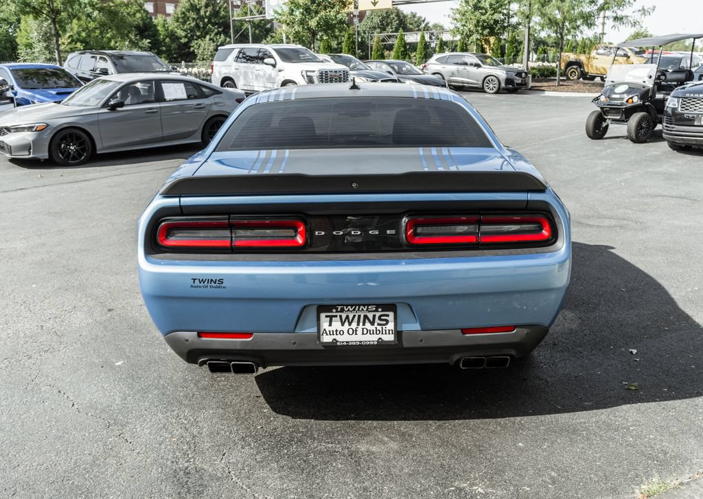 Used 2016 Dodge Challenger R/T RWD image 31