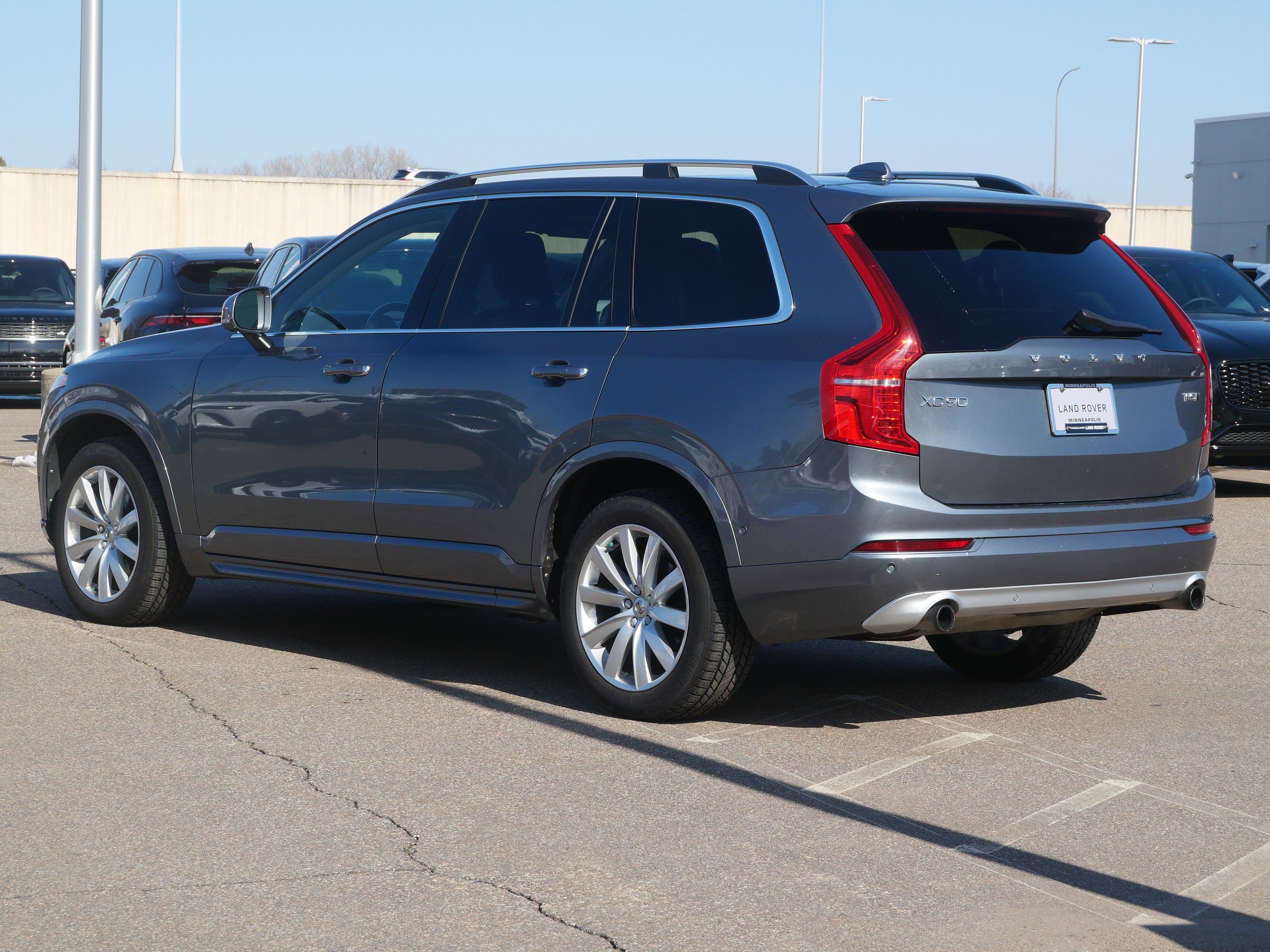 Used 2018 Volvo XC90 T5 Momentum w/ Convenience Package image 3