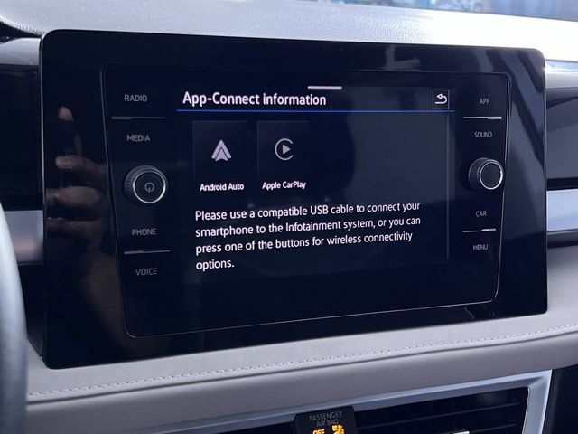 Used 2025 Volkswagen Taos SE image 23