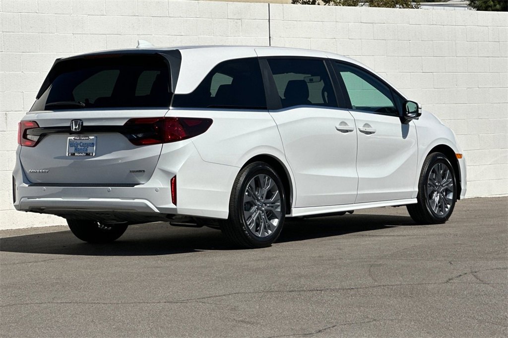 New 2026 Honda Odyssey Touring image 4
