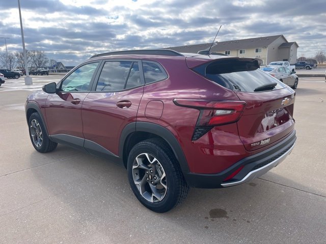 Used 2024 Chevrolet Trax LT w/ Driver Confidence Package image 5