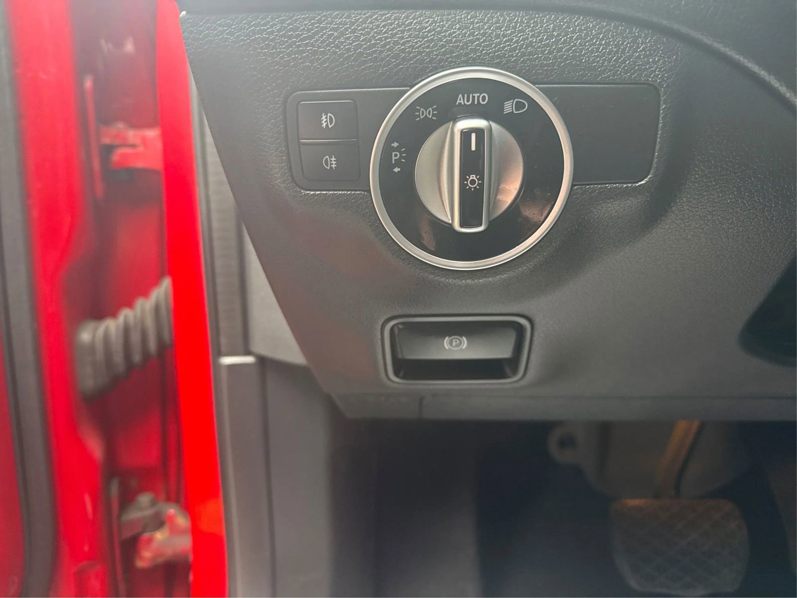 Used 2015 Mercedes-Benz GLA 250 4MATIC w/ Premium Package image 18