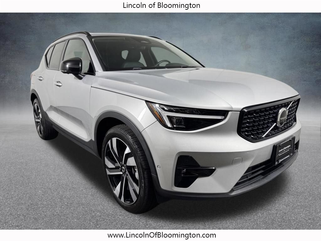 Used 2024 Volvo XC40 B5 Plus w/ Protection Package Premier AWD/4WD image 7
