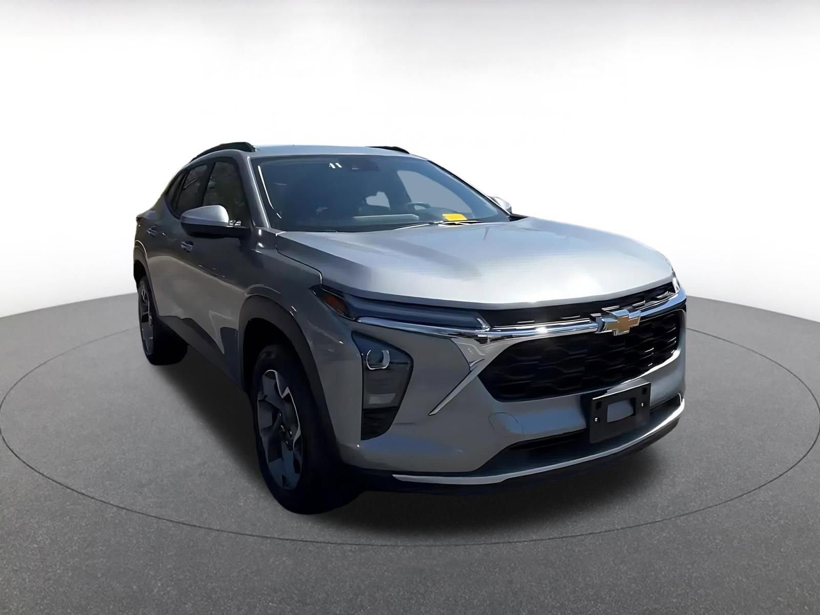 Used 2025 Chevrolet Trax LT w/ LT Convenience Package image 3