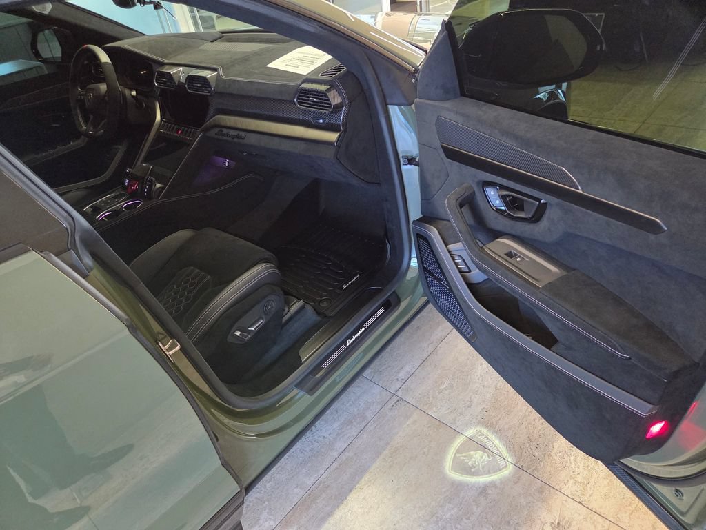 Used 2024 Lamborghini Urus Performante AWD/4WD image 13