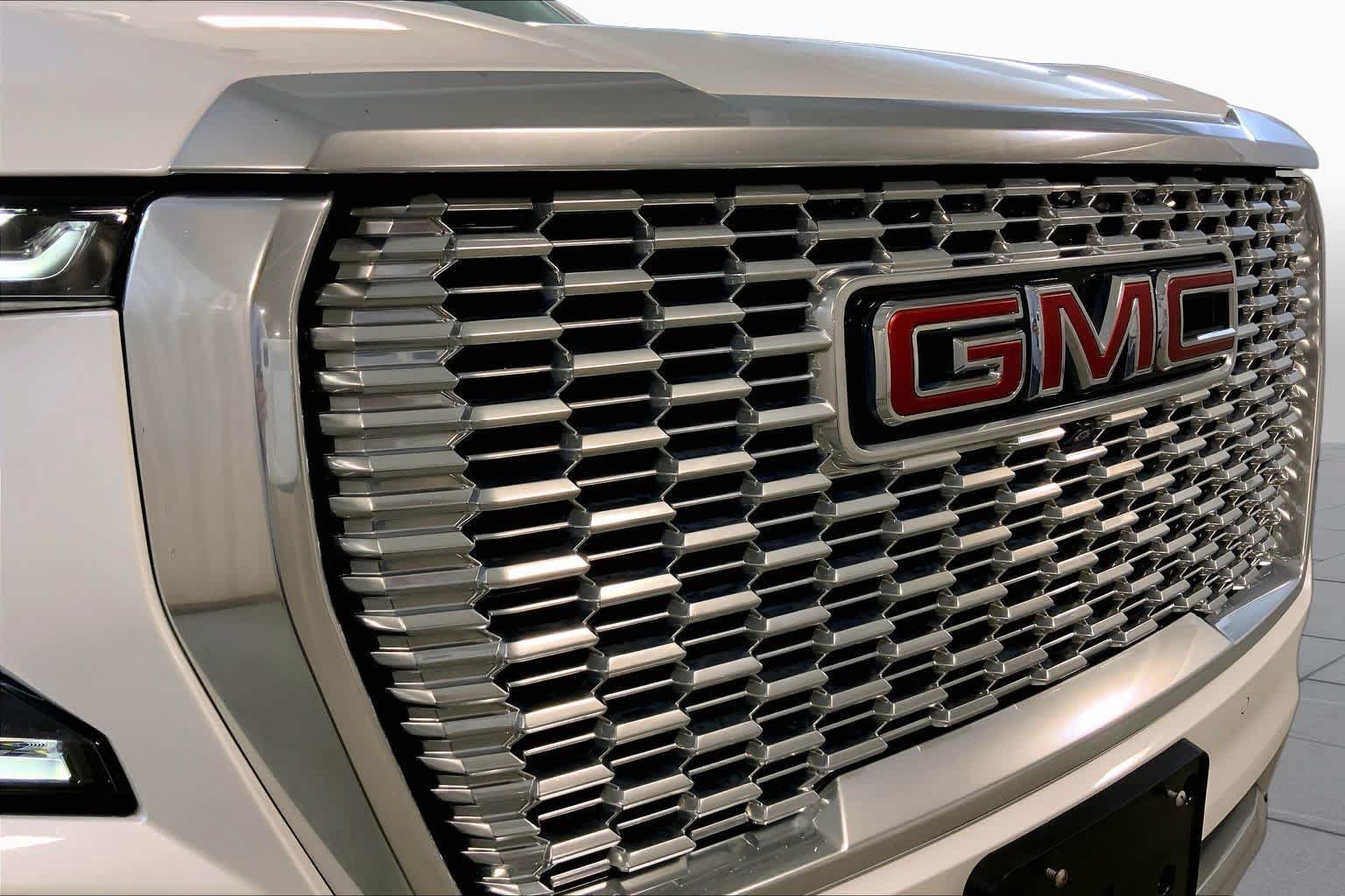 Used 2023 GMC Yukon XL Denali w/ Advanced Technology Package AWD/4WD image 32