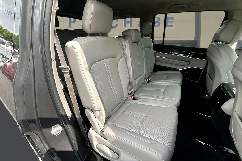 Used 2022 Jeep Wagoneer Series II AWD/4WD image 26