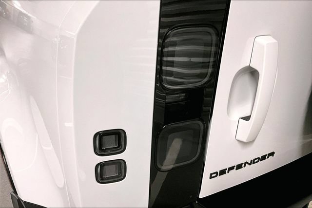 Certified 2026 Land Rover Defender 110 X-Dynamic SE AWD/4WD image 29