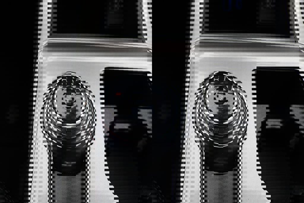 Used 2024 Ford Edge SEL image 25