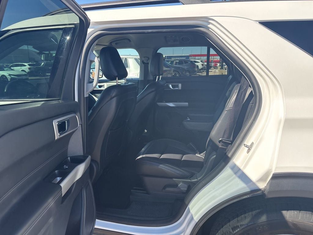 Used 2020 Ford Explorer XLT w/ Equipment Group 202A AWD/4WD image 27