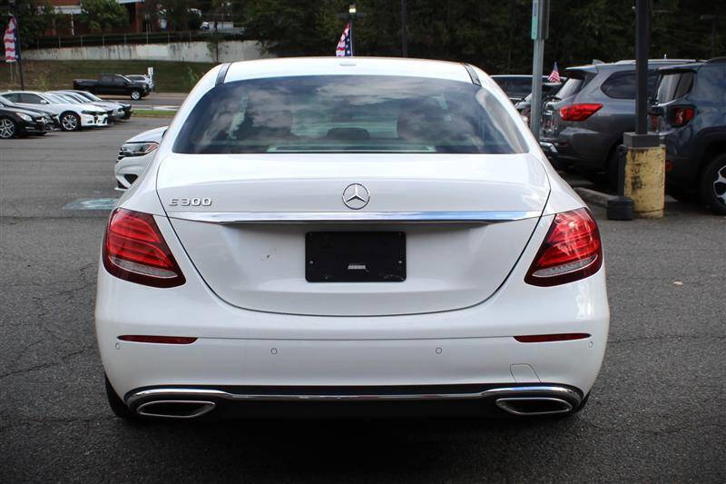 Used 2017 Mercedes-Benz E 300 image 4