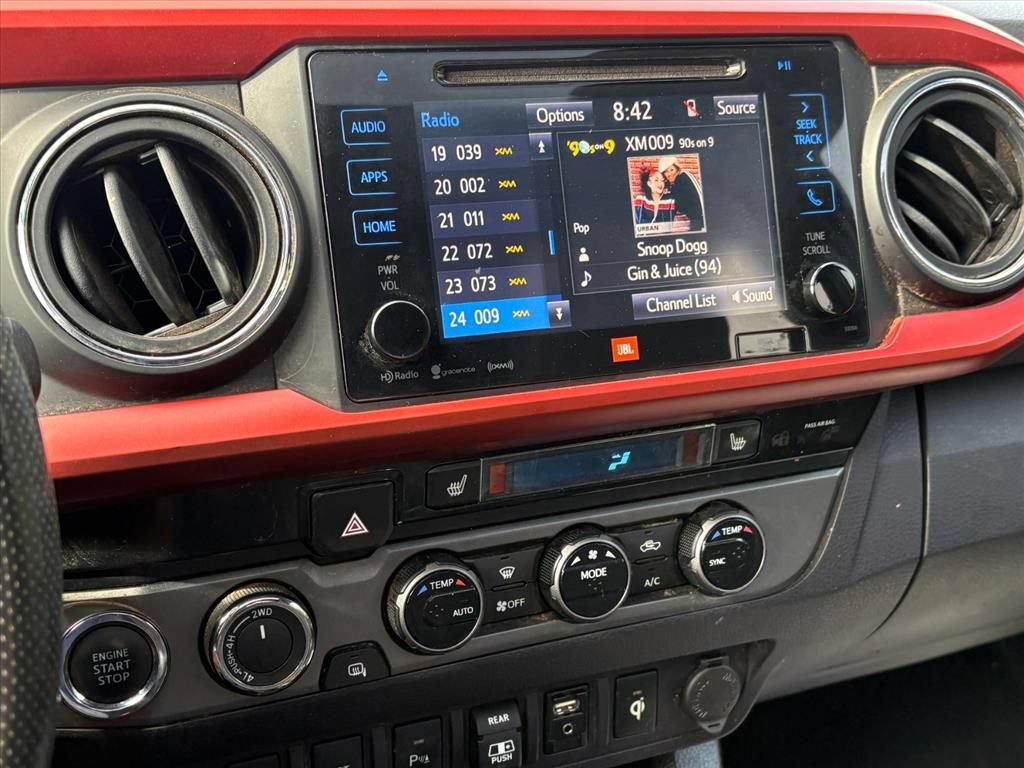 Used 2018 Toyota Tacoma TRD Sport AWD/4WD image 12