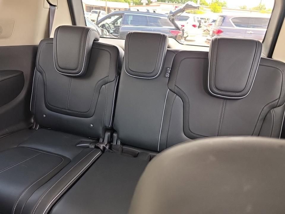 Used 2025 INFINITI QX80 Sensory AWD/4WD image 16