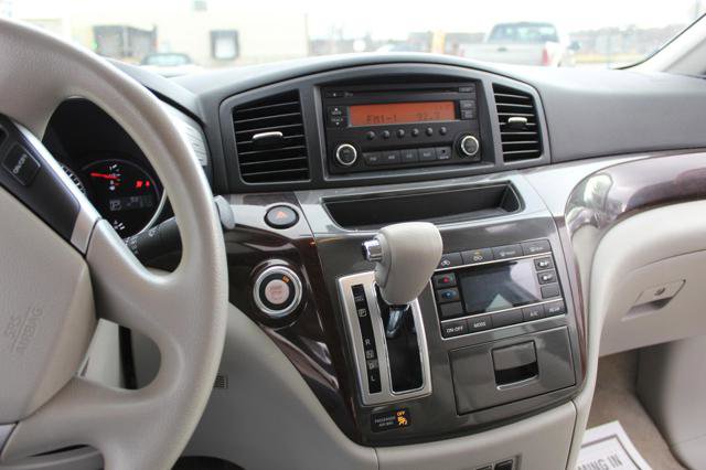 Used 2013 Nissan Quest S FWD image 16