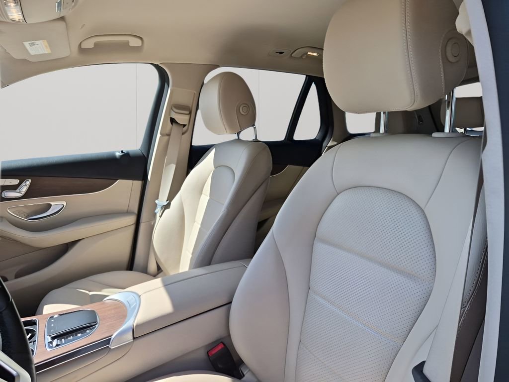 Used 2022 Mercedes-Benz GLC 300 4MATIC w/ Driver Assistance Package image 31