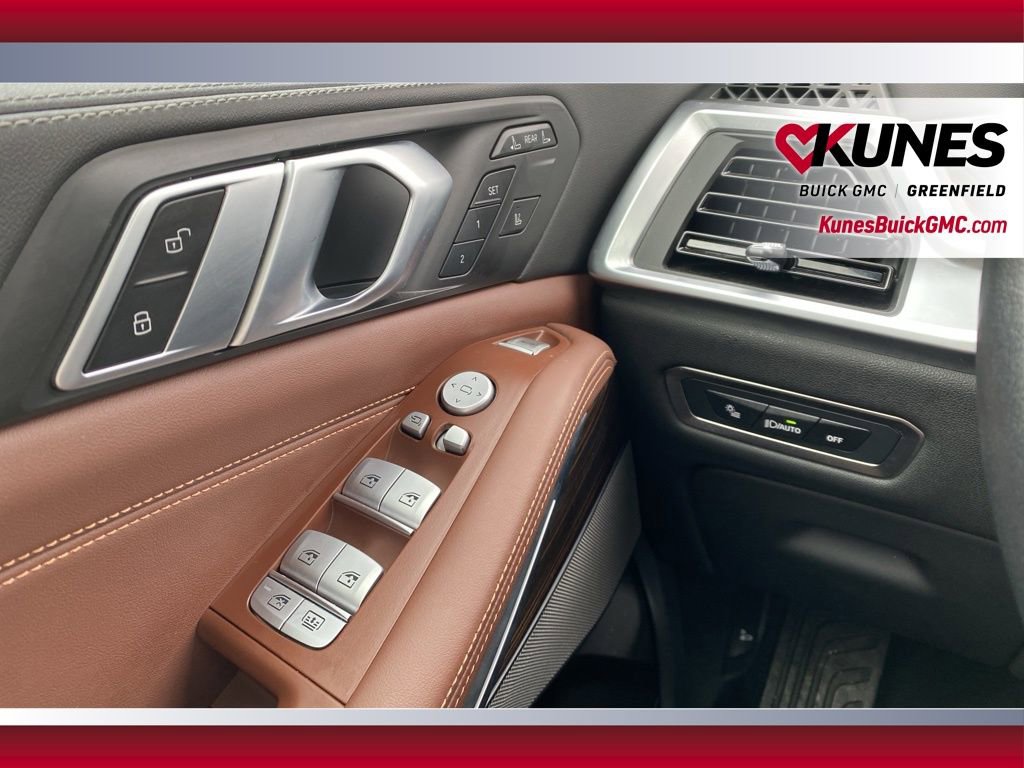 Used 2025 BMW X7 xDrive40i image 28