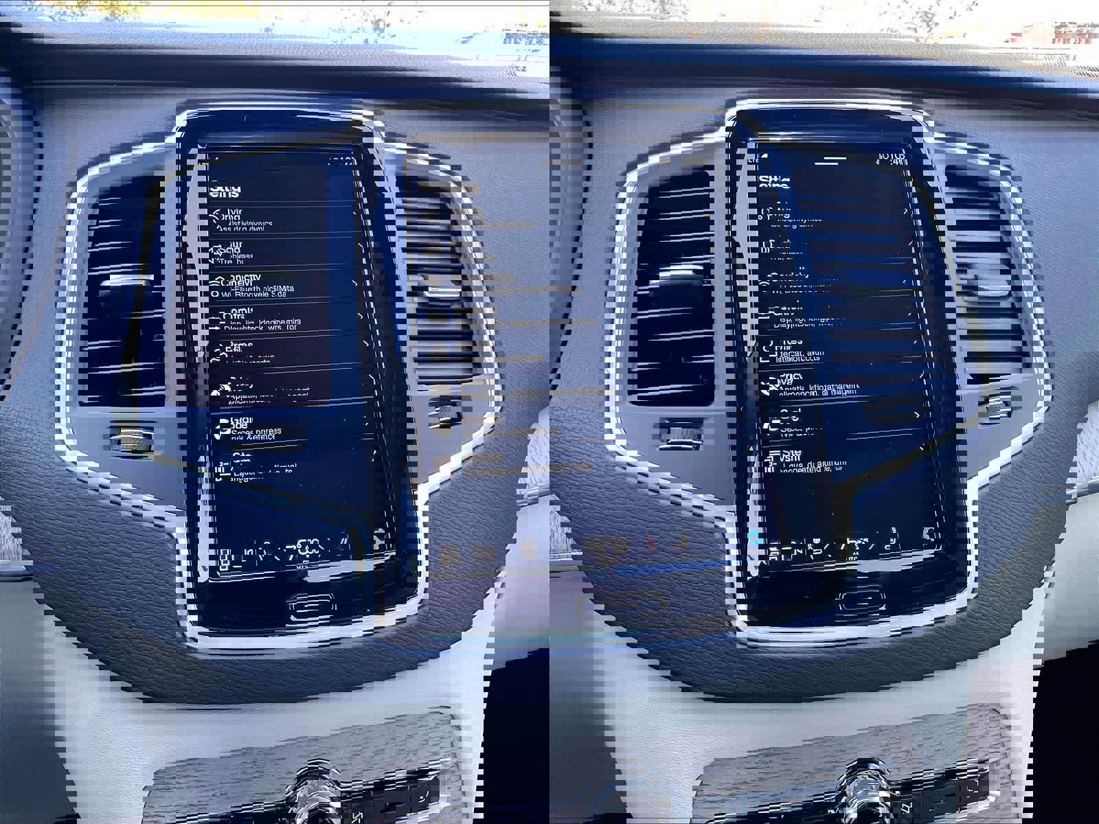 Used 2025 Volvo XC90 B6 Core w/ Climate Package image 39