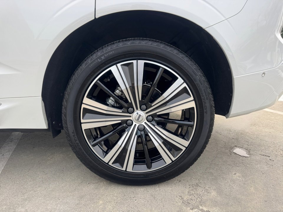 Used 2023 Volvo XC60 B5 Plus w/ Protection Package Premier image 22