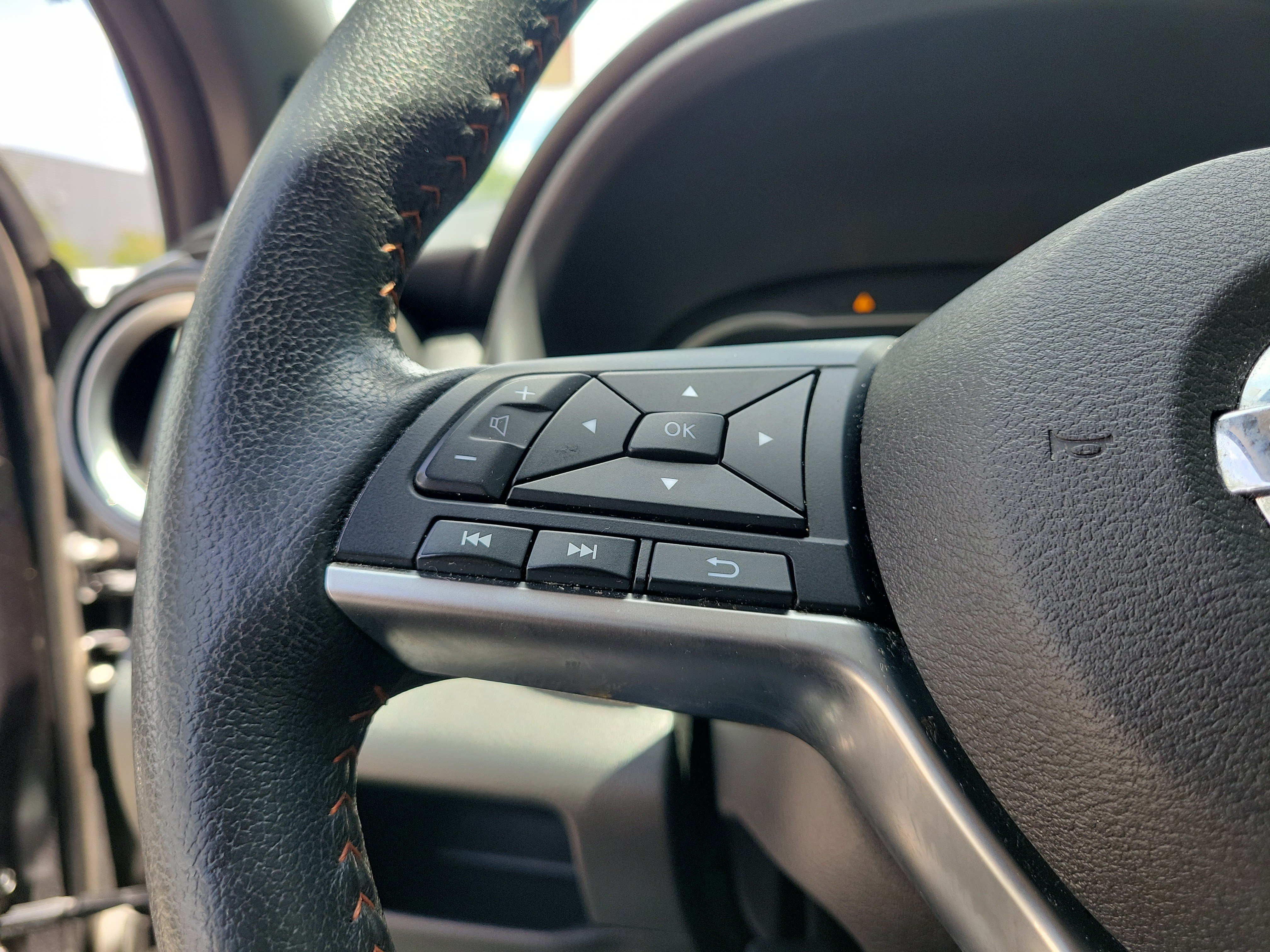 Certified 2020 Nissan Kicks SR w/ SR Premium Package FWD image 23