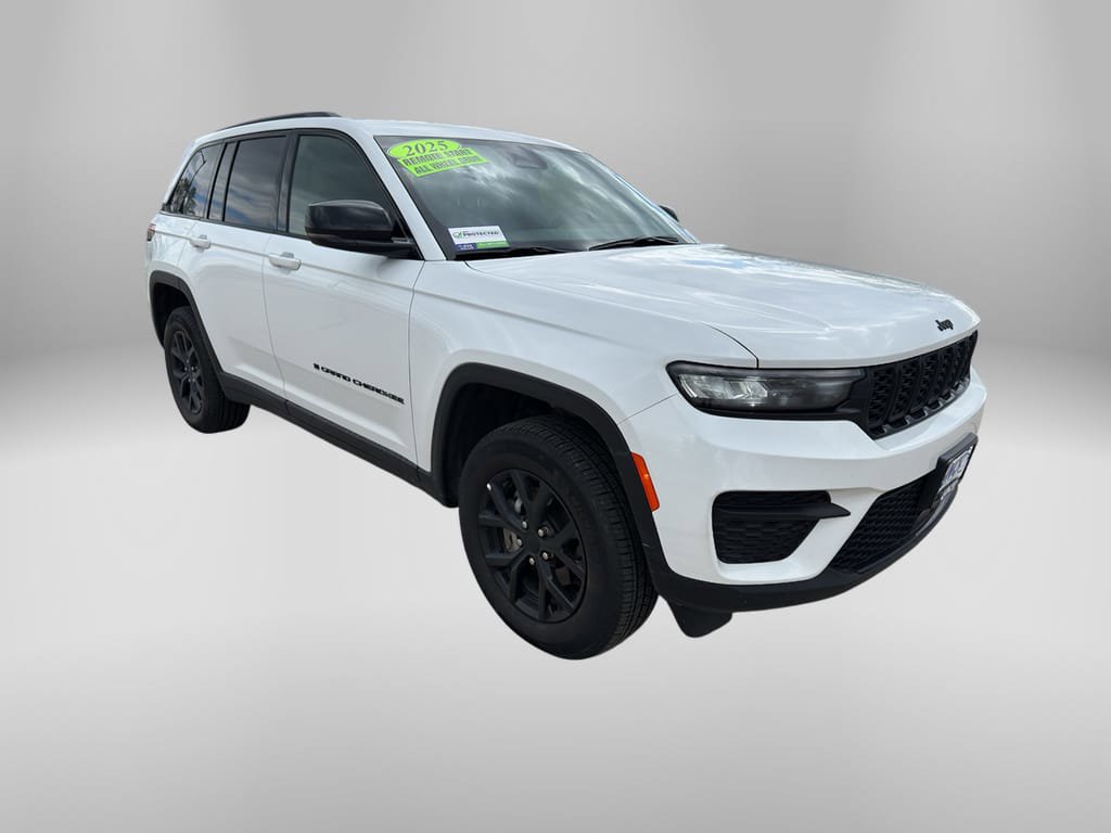 Used 2025 Jeep Grand Cherokee Altitude AWD/4WD image 6