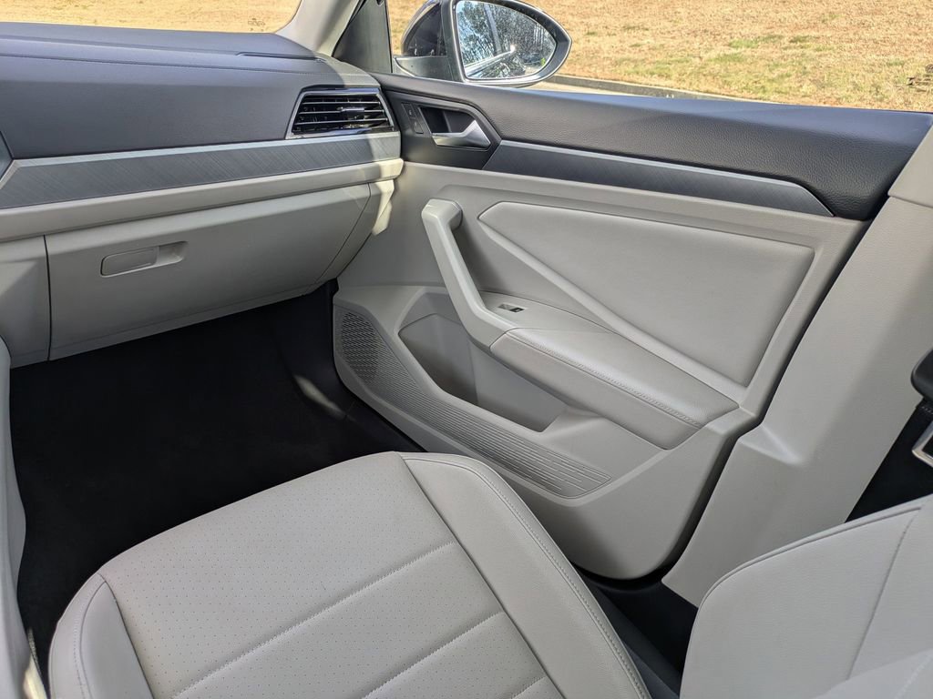 Used 2023 Volkswagen Jetta SE FWD image 16