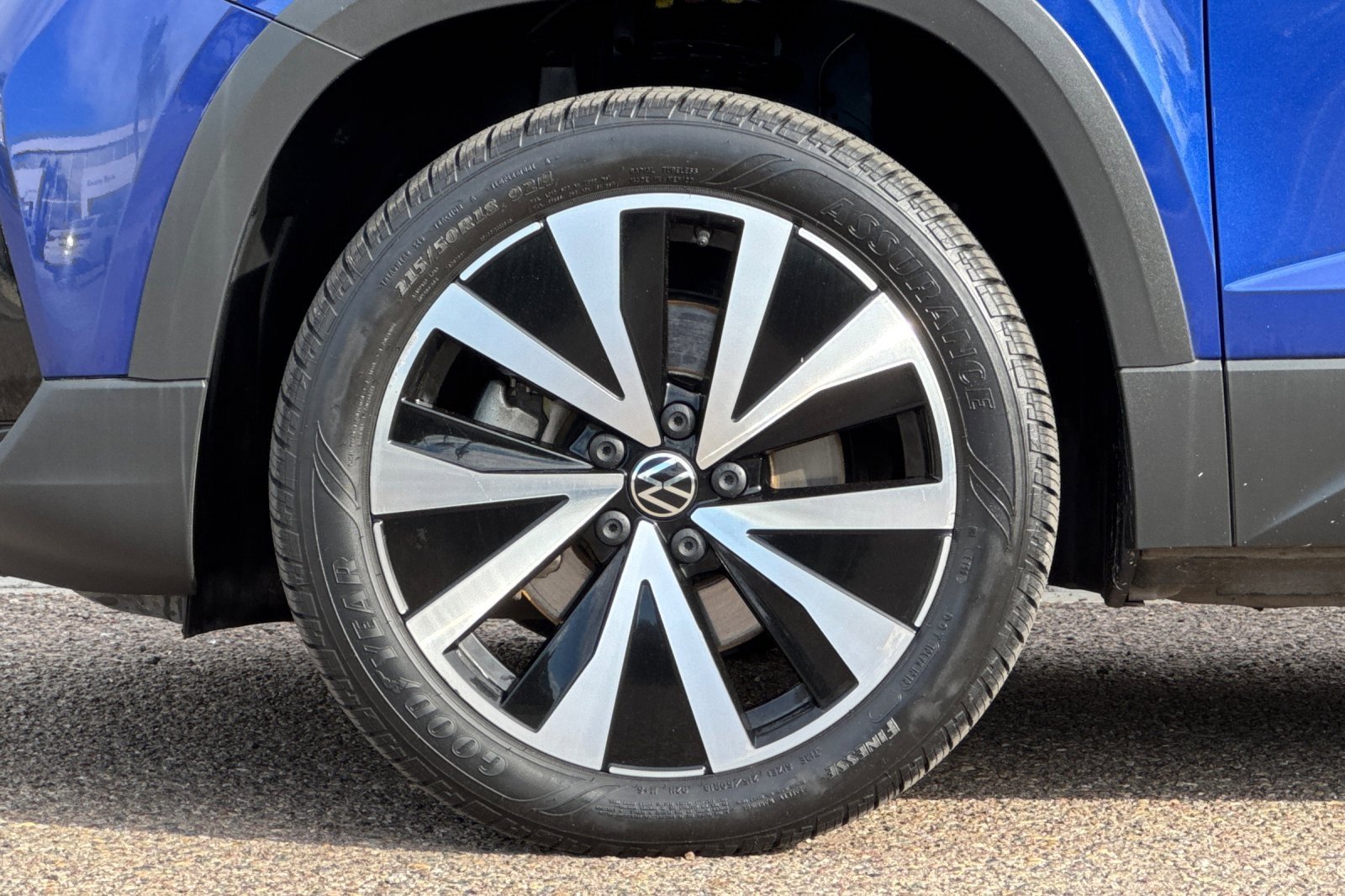 Used 2023 Volkswagen Taos SE w/ Panoramic Sunroof Package image 24