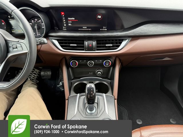 Used 2018 Alfa Romeo Stelvio AWD image 28