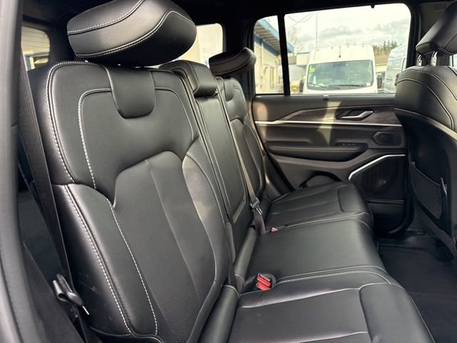 Used 2024 Jeep Grand Cherokee Limited w/ Luxury Tech Group II image 17