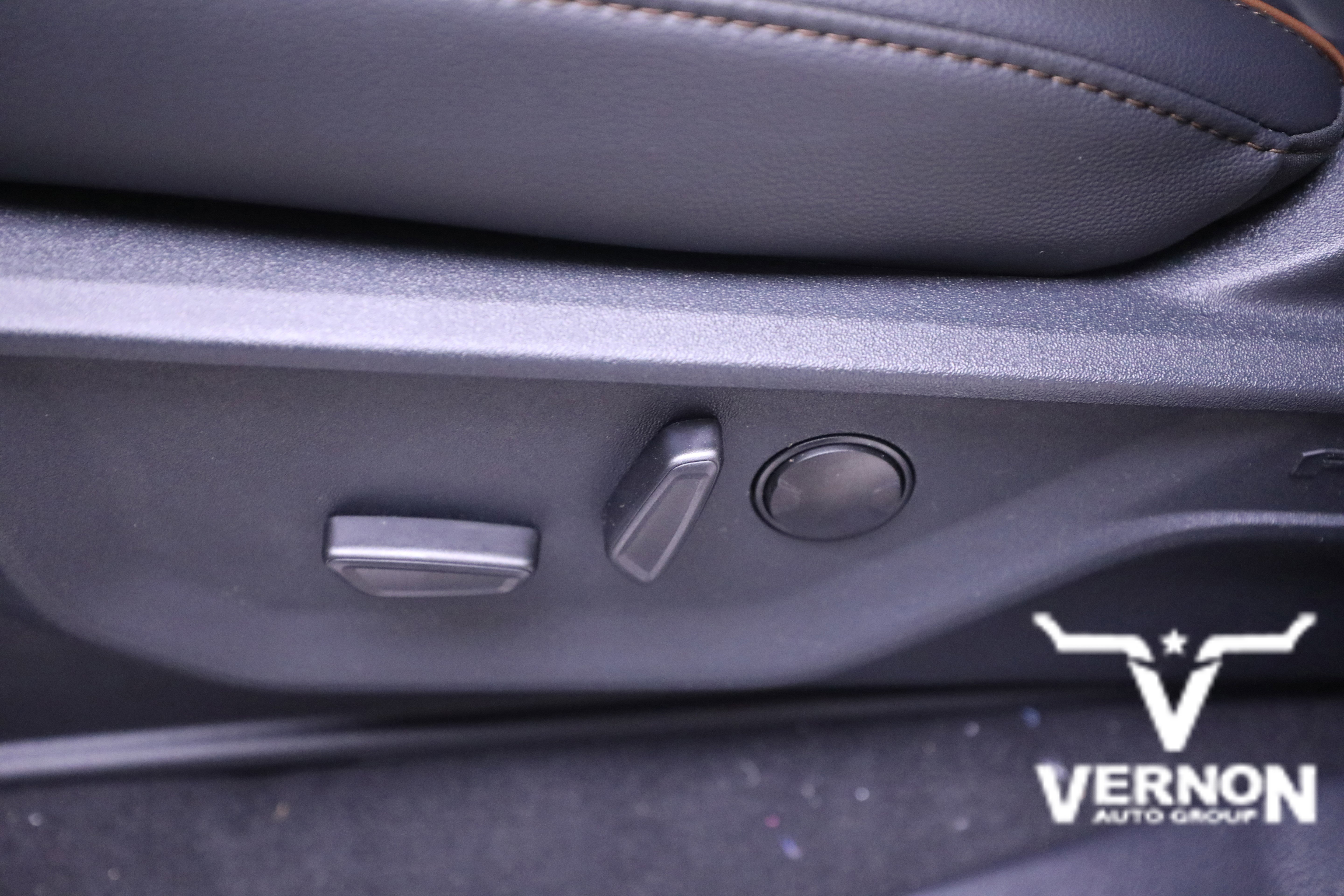 New 2026 Ford F250 Lariat w/ Chrome Package image 14