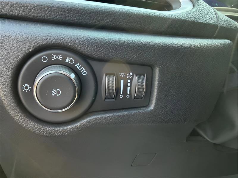 Used 2021 Chrysler Pacifica Touring w/ Uconnect Theater Family Group image 65