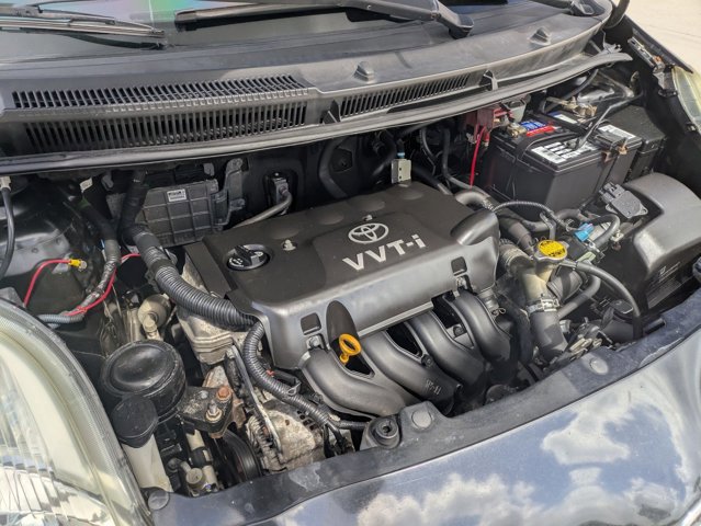 Used 2010 Toyota Yaris 2-Door Hatchback image 20