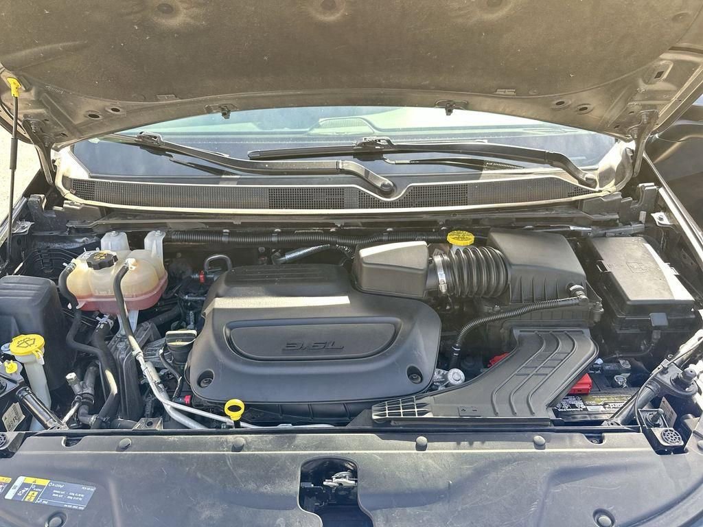 Used 2023 Chrysler Pacifica Touring-L FWD image 17