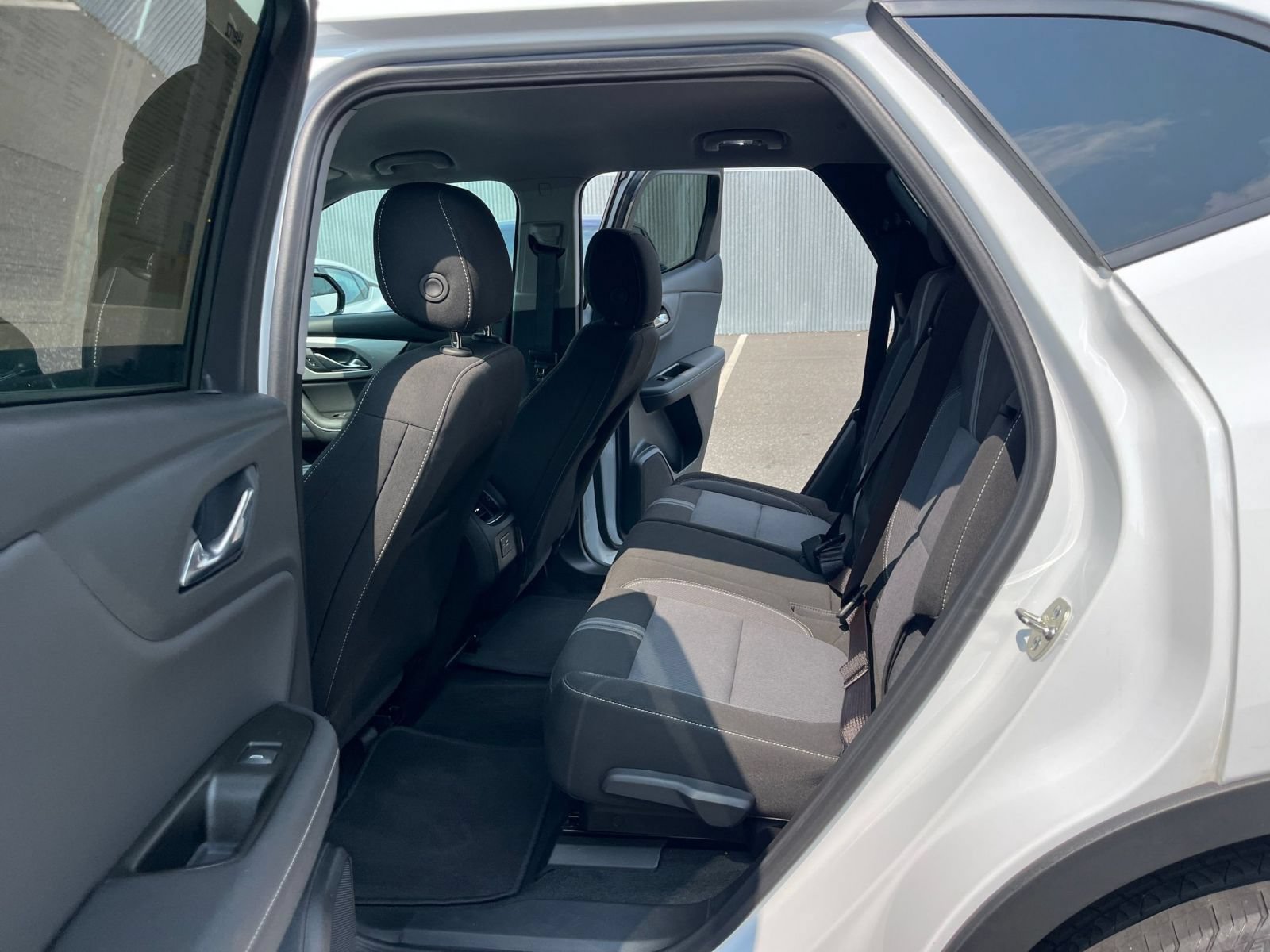 Used 2025 Chevrolet Blazer LT FWD image 27