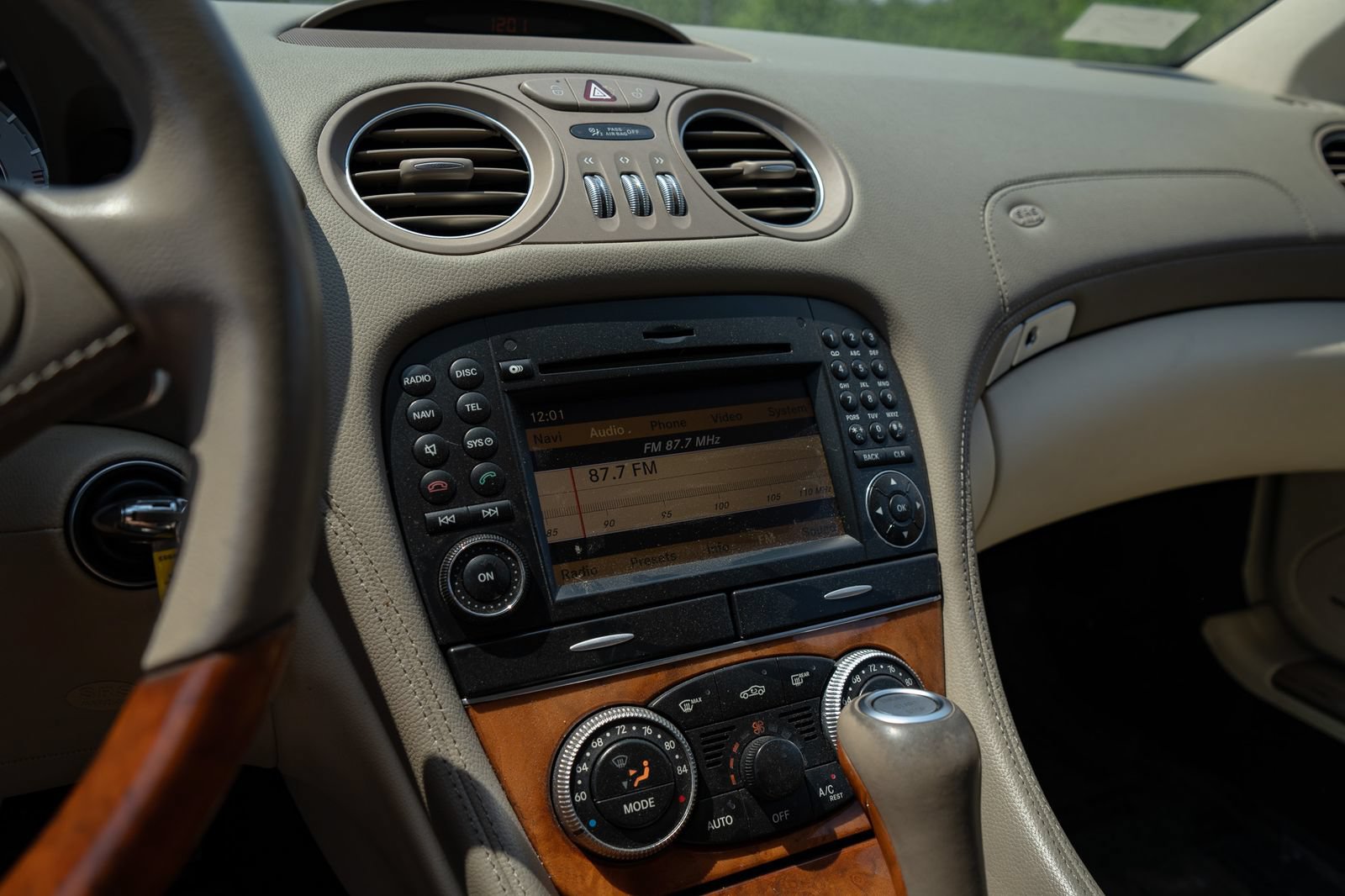 Used 2009 Mercedes-Benz SL 550 image 19