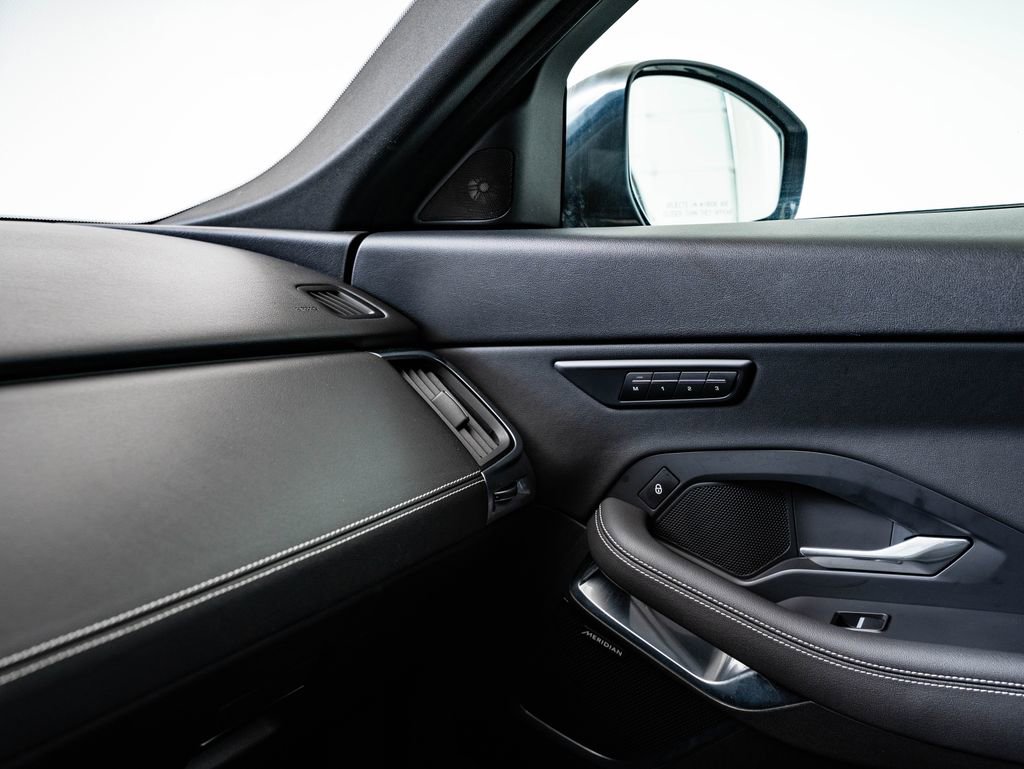 Used 2019 Jaguar E-PACE R-Dynamic SE image 40