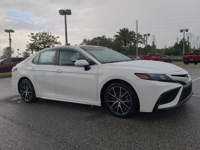 Used 2021 Toyota Camry SE w/ Convenience Package FWD image 2