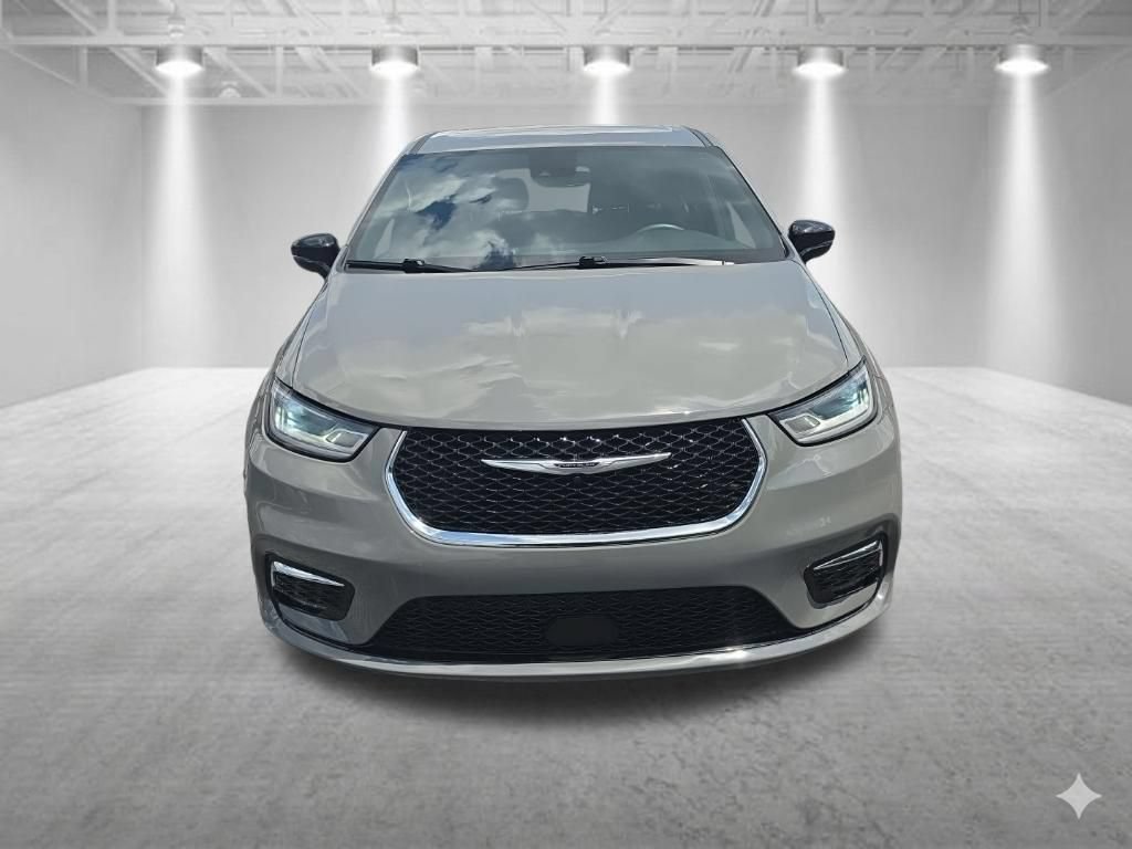 Used 2025 Chrysler Pacifica Select FWD image 9