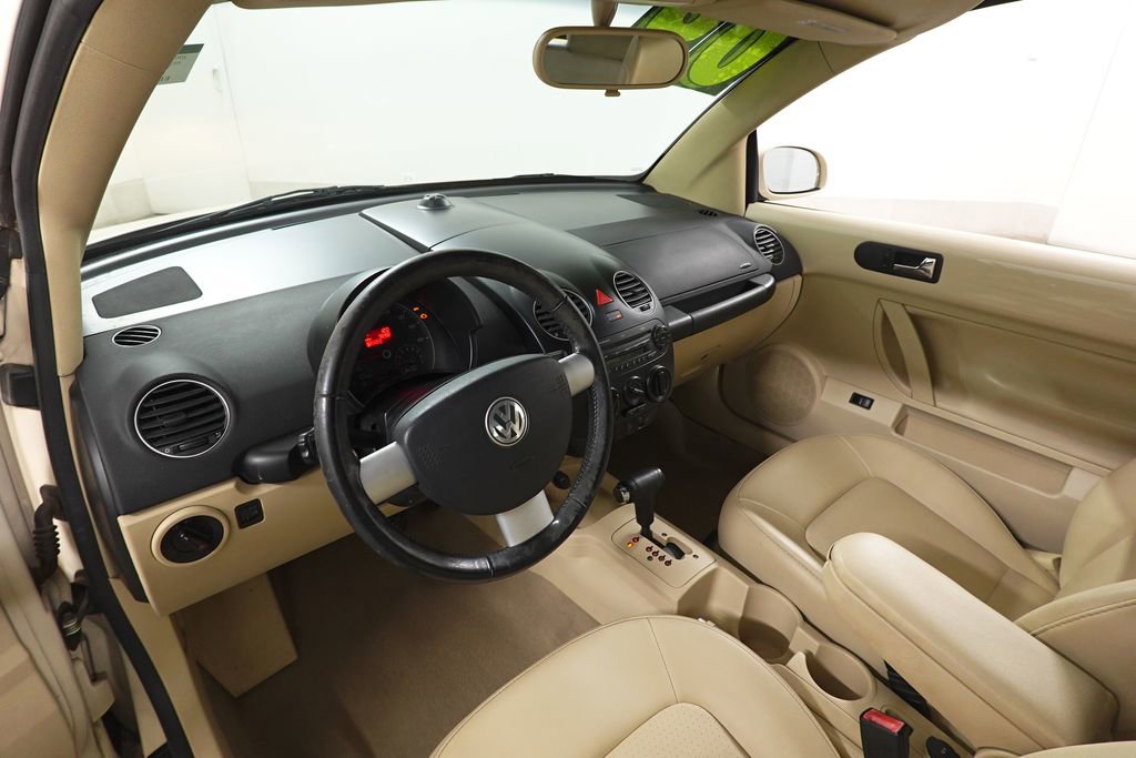 Used 2009 Volkswagen Beetle S image 11