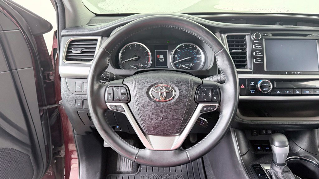 Used 2017 Toyota Highlander XLE AWD/4WD image 17