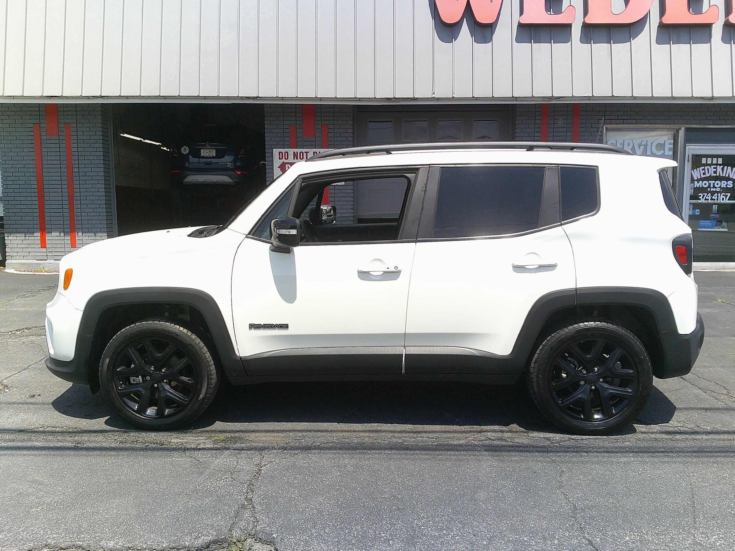 Used 2022 Jeep Renegade Altitude w/ Convenience Group AWD/4WD image 2