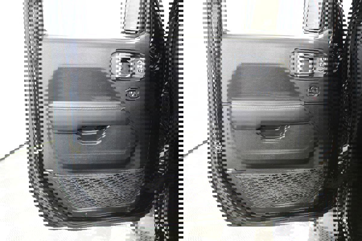 Used 2023 Jeep Wrangler Sahara AWD/4WD image 6