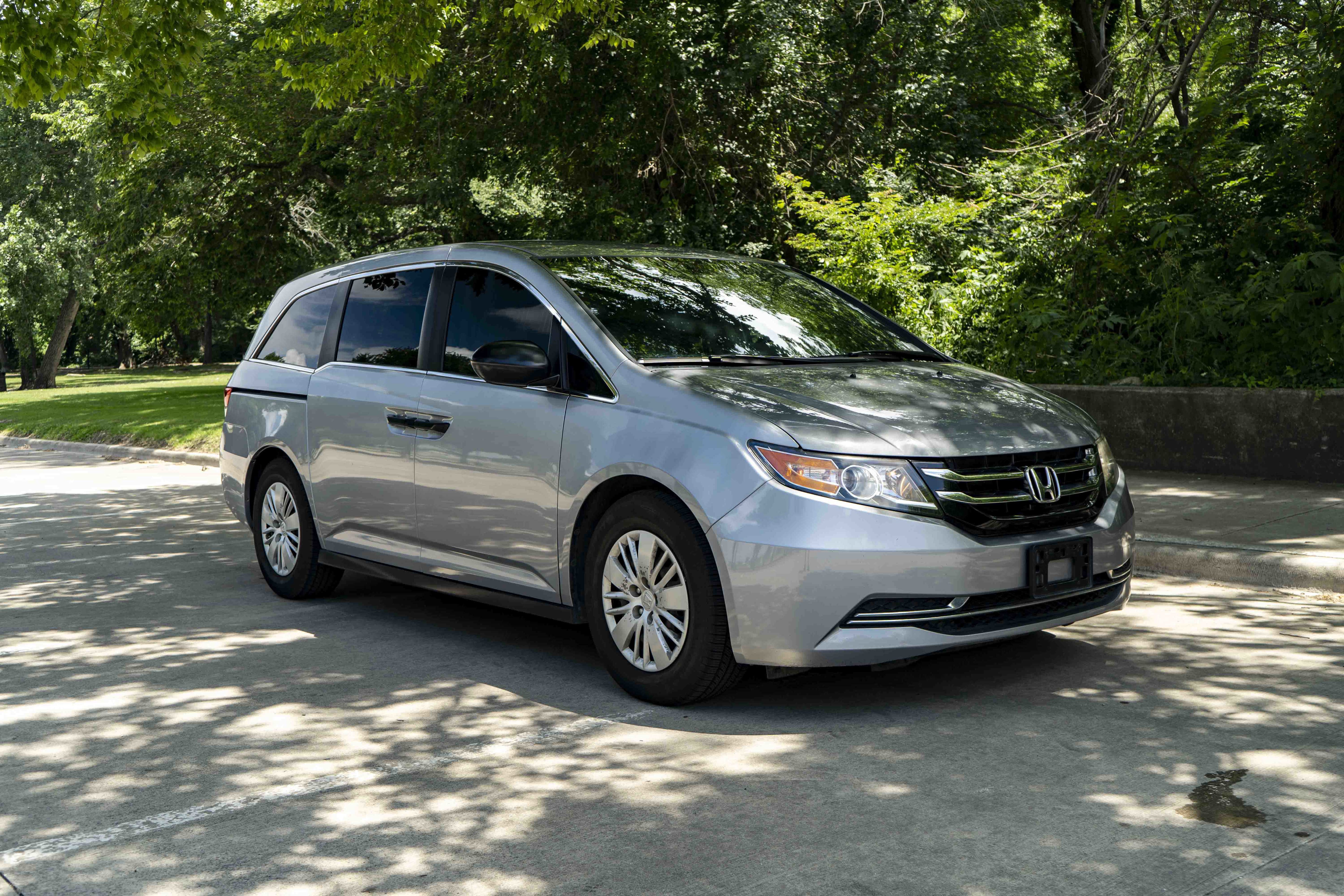 Used 2016 Honda Odyssey LX image 2