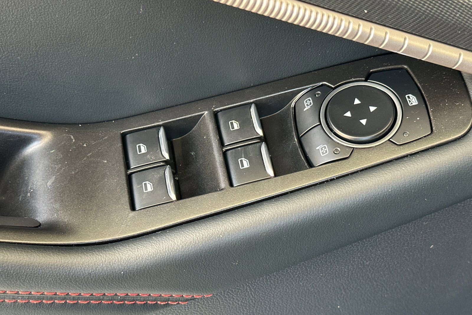 New 2026 Ford Explorer ST-Line w/ ST-Line Street Pack image 12