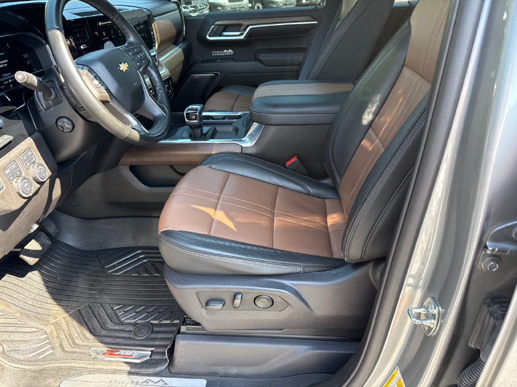 Used 2024 Chevrolet Silverado 1500 High Country w/ Technology Package AWD/4WD image 9