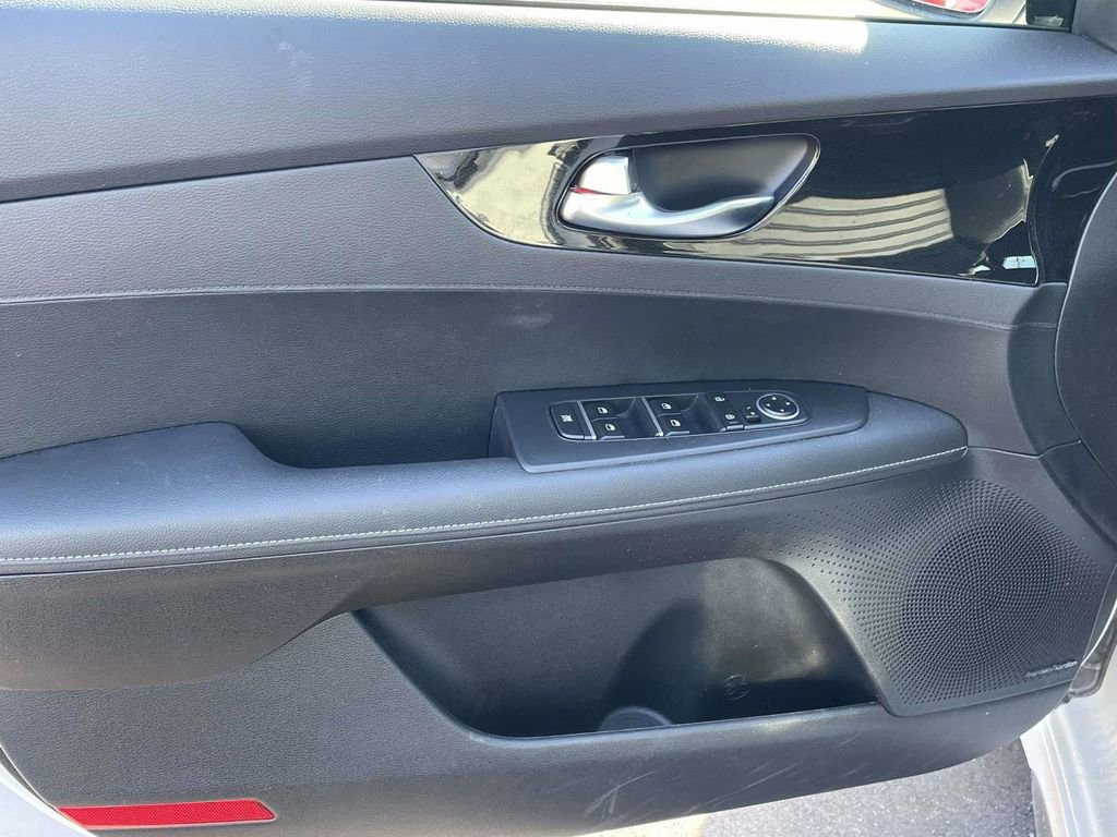 Used 2024 Kia Forte GT-Line w/ GT-Line Premium Package image 13